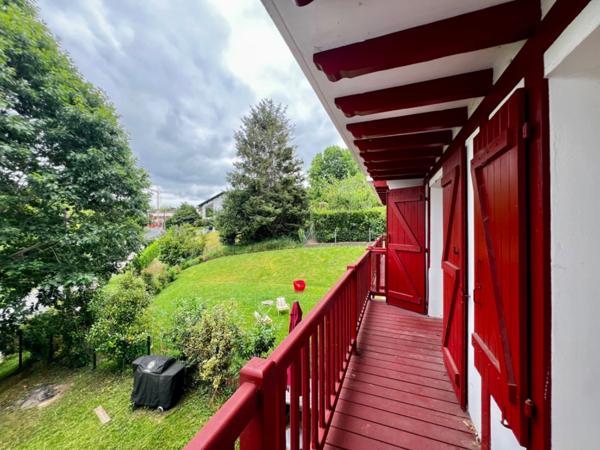 CHARMANT STUDIO AVEC BALCON ET PARKING - À DEUX PAS DU VILLAGE !