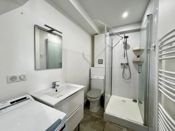 CHARMANT STUDIO AVEC BALCON ET PARKING - À DEUX PAS DU VILLAGE !