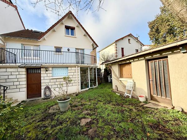 Maison 4 pièce(s) 100.49m2 €599 000 ** - Référence 767