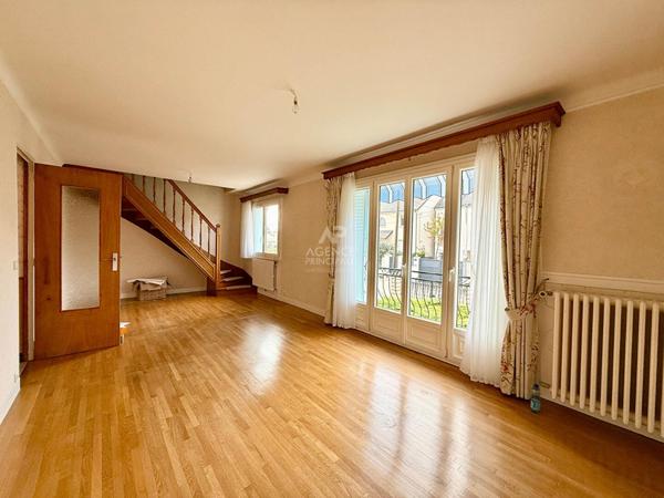 Maison 4 pièce(s) 100.49m2 €599 000 ** - Référence 767