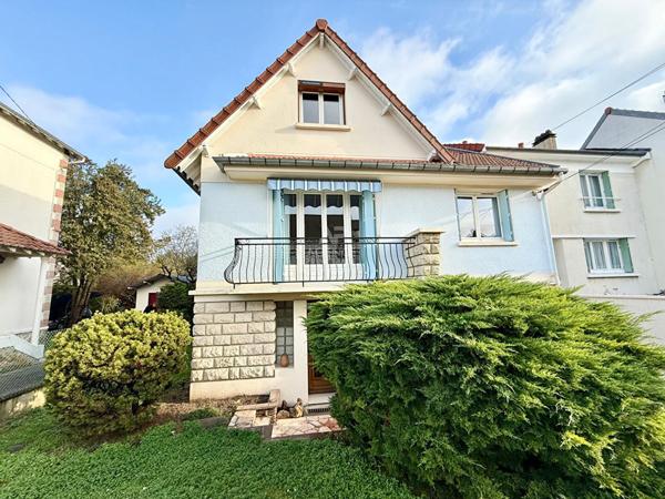 Maison 4 pièce(s) 100.49m2 €599 000 ** - Référence 767