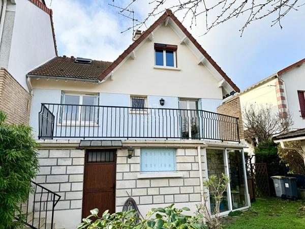 Maison 4 pièce(s) 100.49m2 €599 000 ** - Référence 767