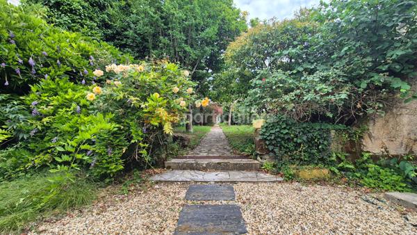 Vente
                Maison bourgeoise214,84 m² - 8 Pièces -
                    LIBOURNE (33500)