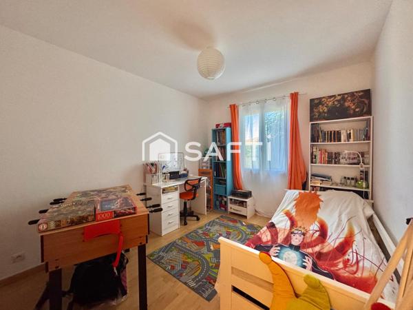 Villa de plain pied 146m2, parcelle 621m2, piscine, panneaux photovoltaïques