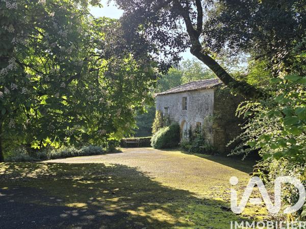 Maison à vendre 10 pièces 354 m² Gensac-la-Pallue