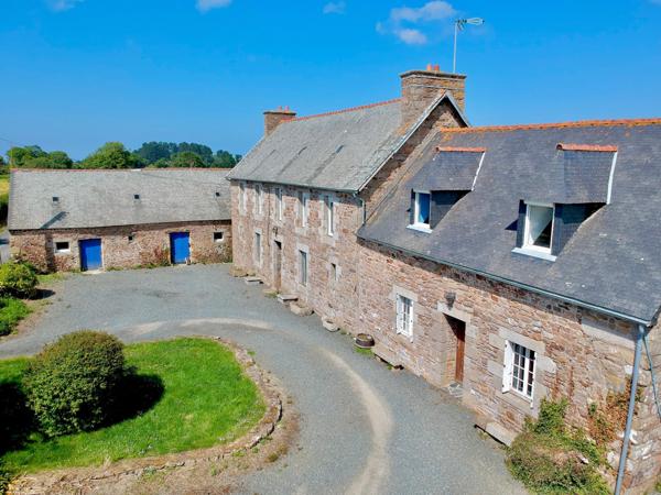 Propriété 225m2 avec hangar et dépendances