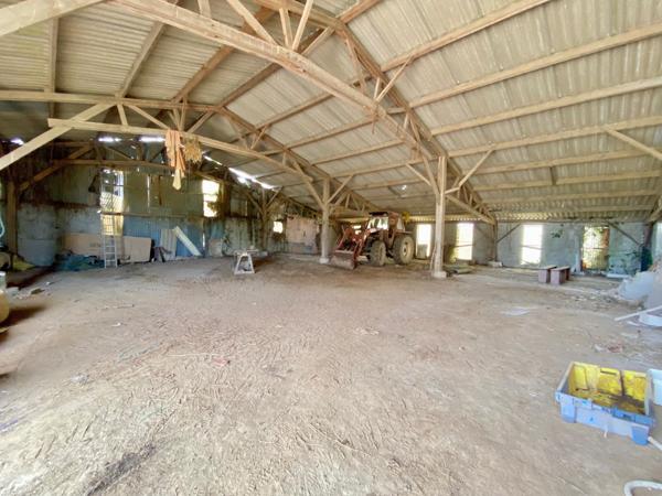 Propriété 225m2 avec hangar et dépendances