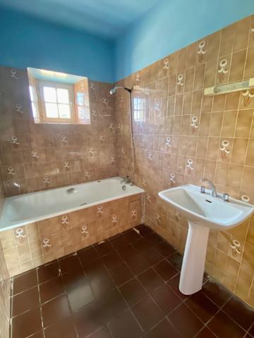 Propriété 225m2 avec hangar et dépendances