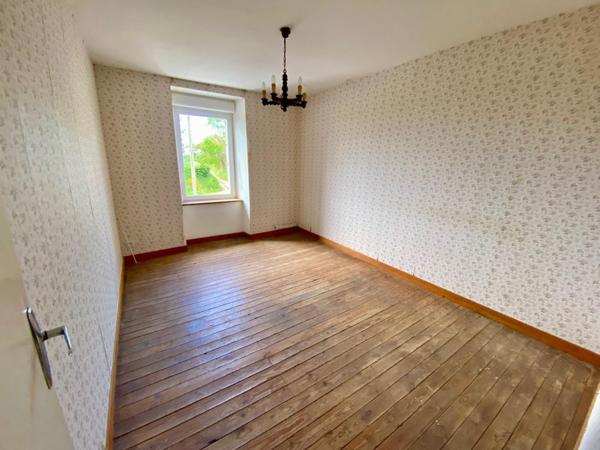 Propriété 225m2 avec hangar et dépendances