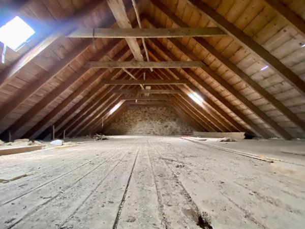 Propriété 225m2 avec hangar et dépendances