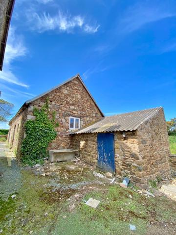 Propriété 225m2 avec hangar et dépendances