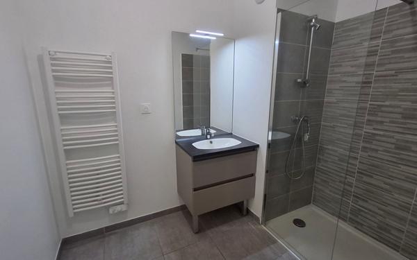 Appartement à louer    3 pièces • 62,30 m2 Nîmes