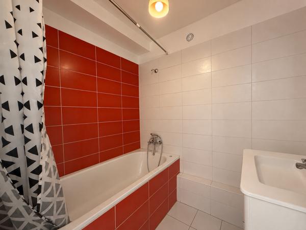 Appartement
         3 pièces
        - 58 m² Exclusivité 279 000 € *