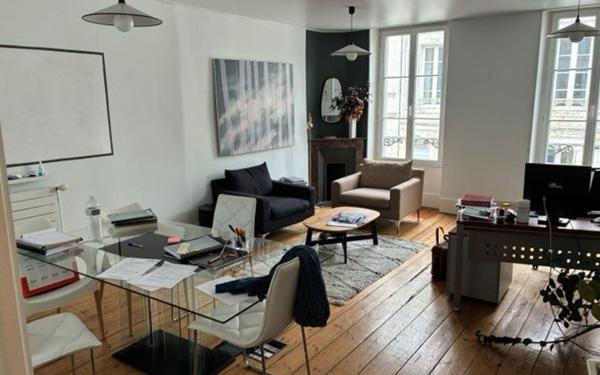 Immeuble à vendre    1 pièce • 131,20 m2 La Rochelle