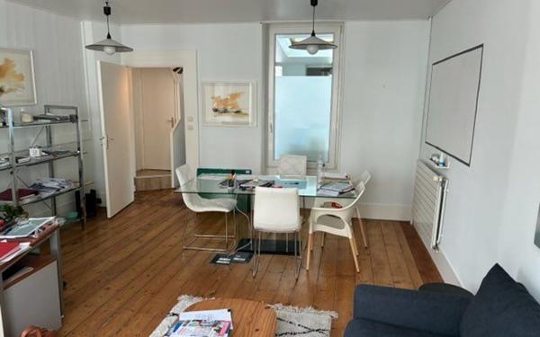 Immeuble à vendre    1 pièce • 131,20 m2 La Rochelle