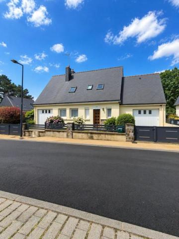 Maison de 105 m² - 5 pièces - terrain 495 m² -  au calme en impasse - 2 garages - proximité du centre-ville (350 m)