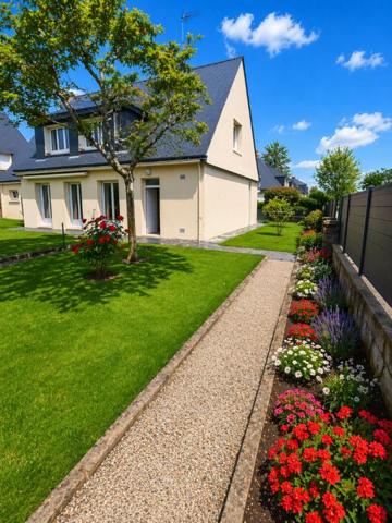 Maison de 105 m² - 5 pièces - terrain 495 m² -  au calme en impasse - 2 garages - proximité du centre-ville (350 m)