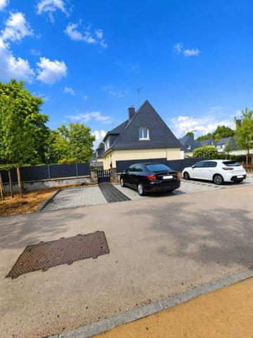 Maison de 105 m² - 5 pièces - terrain 495 m² -  au calme en impasse - 2 garages - proximité du centre-ville (350 m)