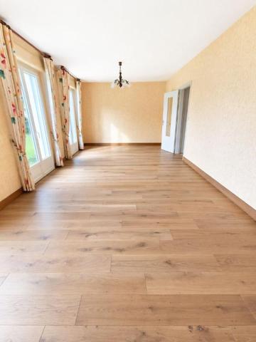 Maison de 105 m² - 5 pièces - terrain 495 m² -  au calme en impasse - 2 garages - proximité du centre-ville (350 m)