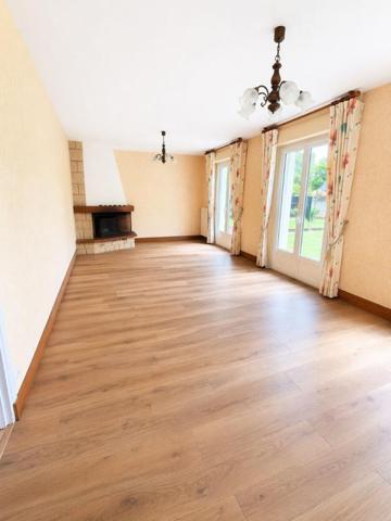 Maison de 105 m² - 5 pièces - terrain 495 m² -  au calme en impasse - 2 garages - proximité du centre-ville (350 m)