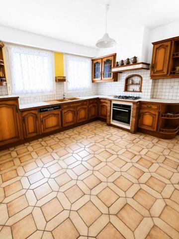 Maison de 105 m² - 5 pièces - terrain 495 m² -  au calme en impasse - 2 garages - proximité du centre-ville (350 m)