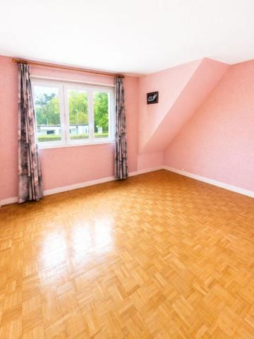 Maison de 105 m² - 5 pièces - terrain 495 m² -  au calme en impasse - 2 garages - proximité du centre-ville (350 m)