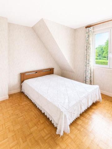 Maison de 105 m² - 5 pièces - terrain 495 m² -  au calme en impasse - 2 garages - proximité du centre-ville (350 m)