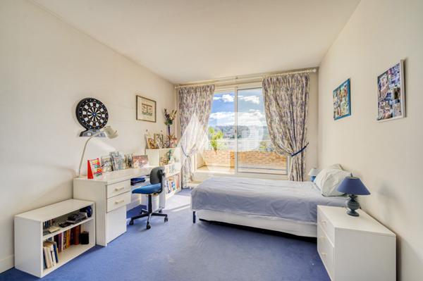 SEVRES RIVE DROITE - MAISON D'ARCHITECTE 1 490 000 € **  - Référence  604-S