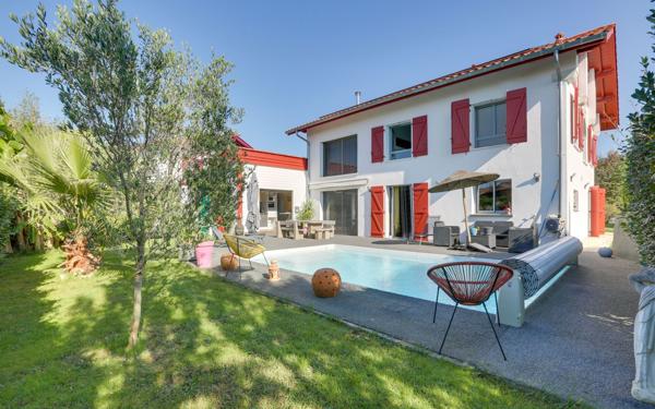 Maison à vendre    4 pièces • 150 m2 Ustaritz