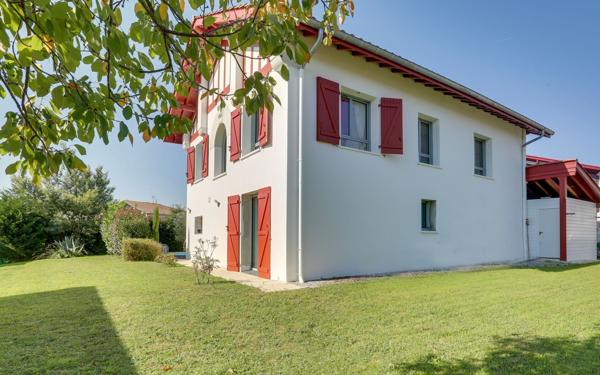Maison à vendre    4 pièces • 150 m2 Ustaritz