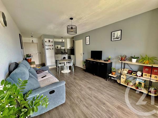 Appartement à vendre  3 pièces - 43,80 m 2   PUTEAUX  - 92