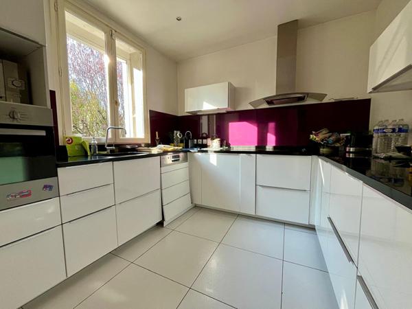 Maison à vendre en plein centre-ville de L'Isle-Adam - 5 chambres et dépendance de 55 m²