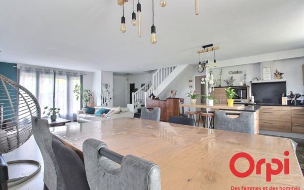 Maison à vendre    7 pièces •  Voisins-le-Bretonneux