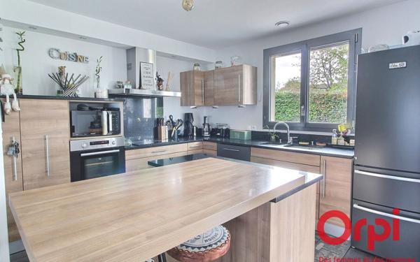 Maison à vendre    7 pièces •  Voisins-le-Bretonneux