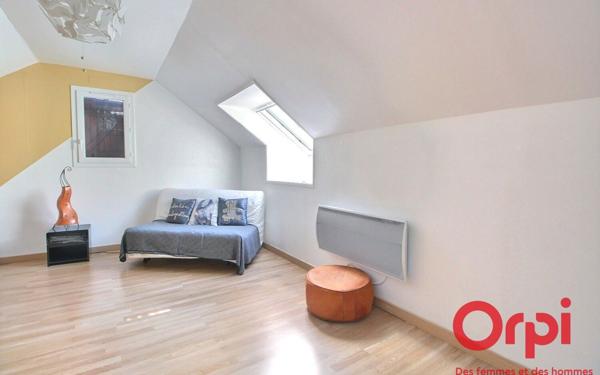 Maison à vendre    7 pièces •  Voisins-le-Bretonneux