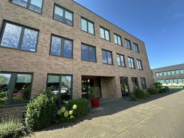 BUREAUX à LOUER de 402 m²
