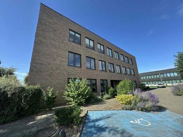 BUREAUX à LOUER de 402 m²