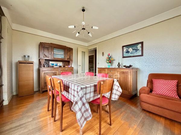 MAISON DE 75 M2 À RÉNOVER, TERRAIN CLOS DE 422 M2, 2 CHAMBRES, TOITURE DE 2024, GARAGE, TOUT-À-L'ÉGOUT