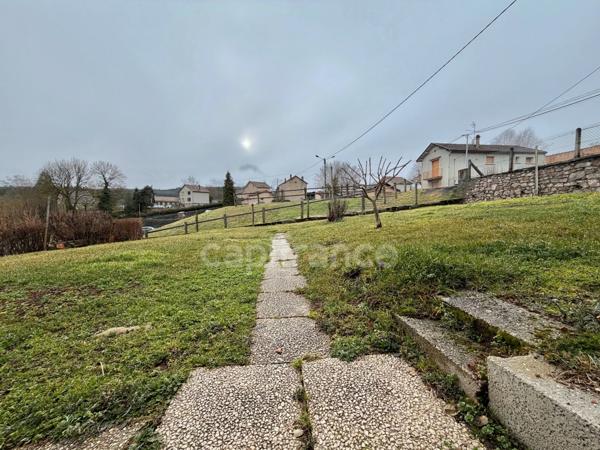 MAISON DE 75 M2 À RÉNOVER, TERRAIN CLOS DE 422 M2, 2 CHAMBRES, TOITURE DE 2024, GARAGE, TOUT-À-L'ÉGOUT