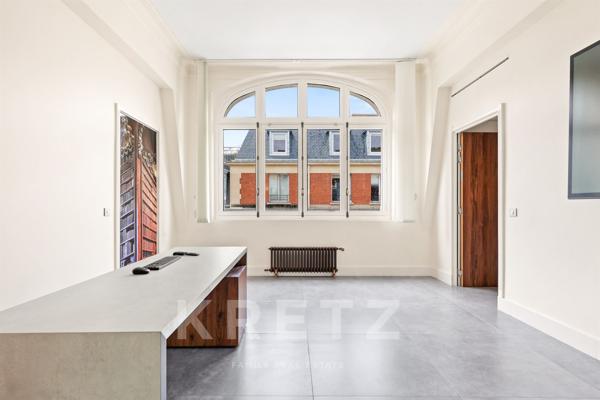 Hôtel Particulier commercial avec terrasse à deux pas de Saint-Lazare