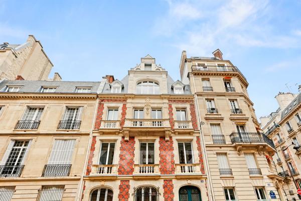Hôtel Particulier commercial avec terrasse à deux pas de Saint-Lazare
