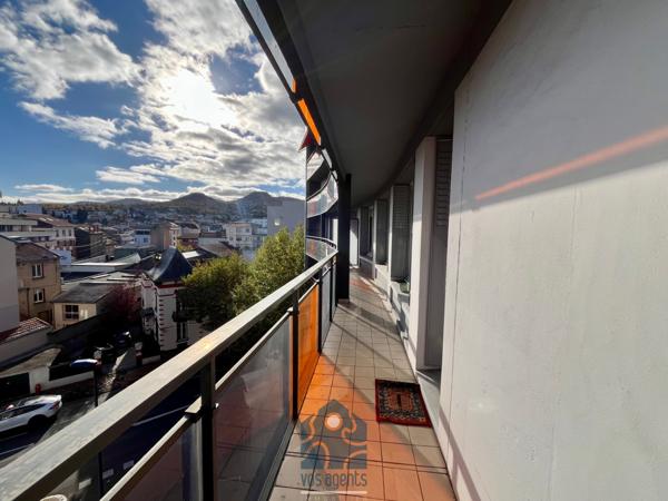 Appartement 5 pièces, balcon, cave et place de parking