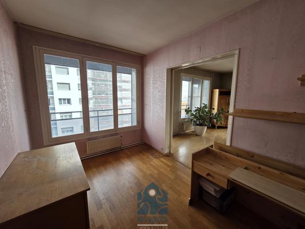 Appartement 5 pièces, balcon, cave et place de parking