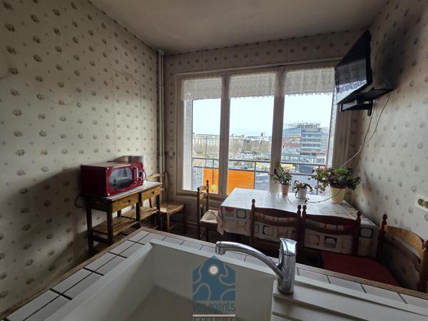 Appartement 5 pièces, balcon, cave et place de parking