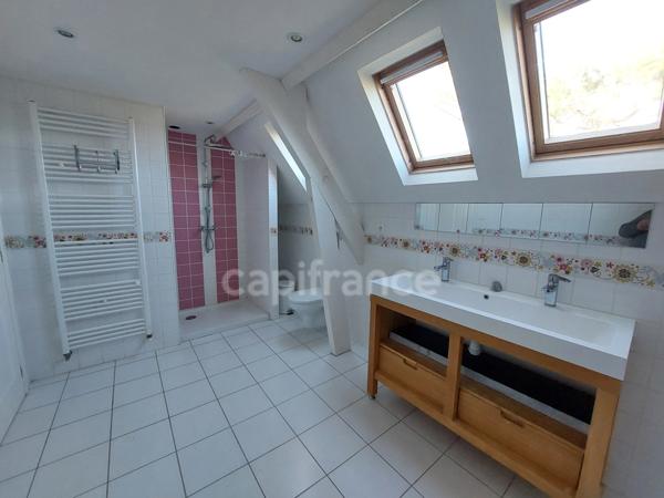 Maison familiale de 244m² à Belvès, 8 pièces, 5 chambres, avec vue dégagée et appartement spacieux indépendant, terrain de 3088m².