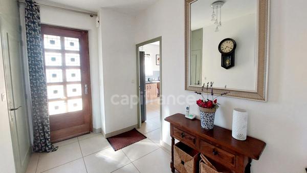 Maison familiale de 244m² à Belvès, 8 pièces, 5 chambres, avec vue dégagée et appartement spacieux indépendant, terrain de 3088m².