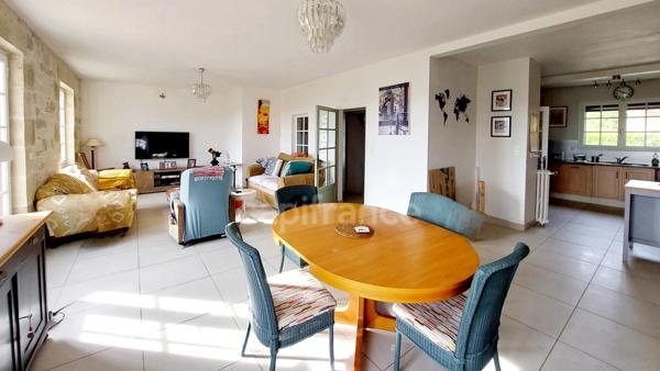 Maison familiale de 244m² à Belvès, 8 pièces, 5 chambres, avec vue dégagée et appartement spacieux indépendant, terrain de 3088m².