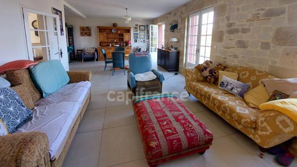 Maison familiale de 244m² à Belvès, 8 pièces, 5 chambres, avec vue dégagée et appartement spacieux indépendant, terrain de 3088m².