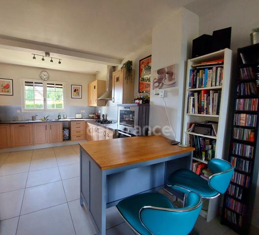 Maison familiale de 244m² à Belvès, 8 pièces, 5 chambres, avec vue dégagée et appartement spacieux indépendant, terrain de 3088m².