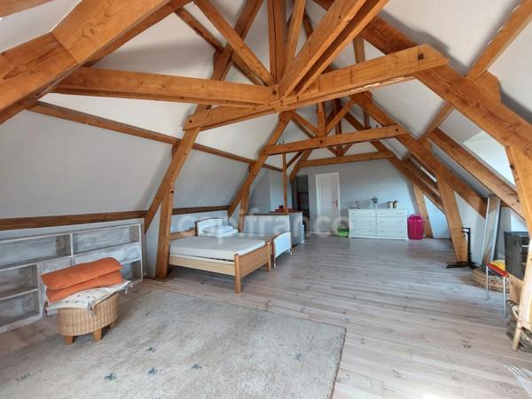 Maison familiale de 244m² à Belvès, 8 pièces, 5 chambres, avec vue dégagée et appartement spacieux indépendant, terrain de 3088m².